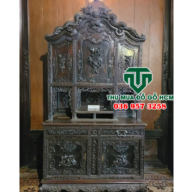 Chiếc tủ xưa chạm hoa văn kinh điển 