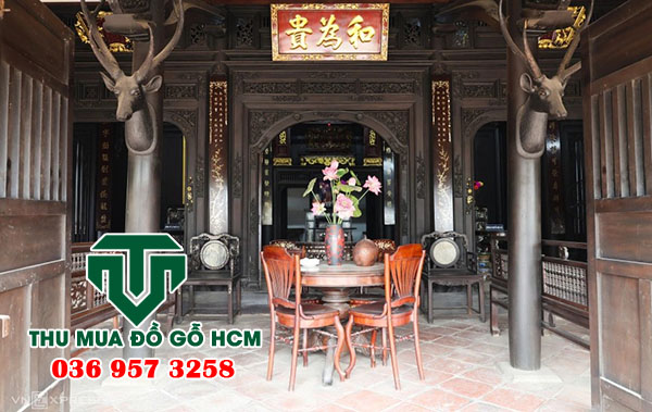 Ngôi nhà đồ gỗ xưa lâu năm 