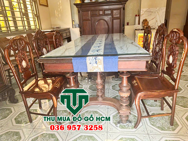 Chiếc bàn xưa cổ được chúng tôi sưu tầm được trong nhà dân 