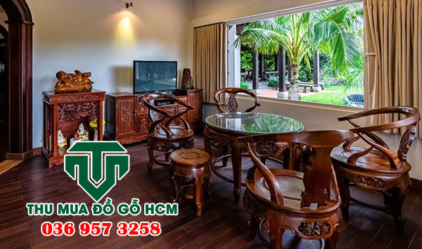  Lau chùi đồ gỗ trong gia đình sáng bóng trước khi bán 