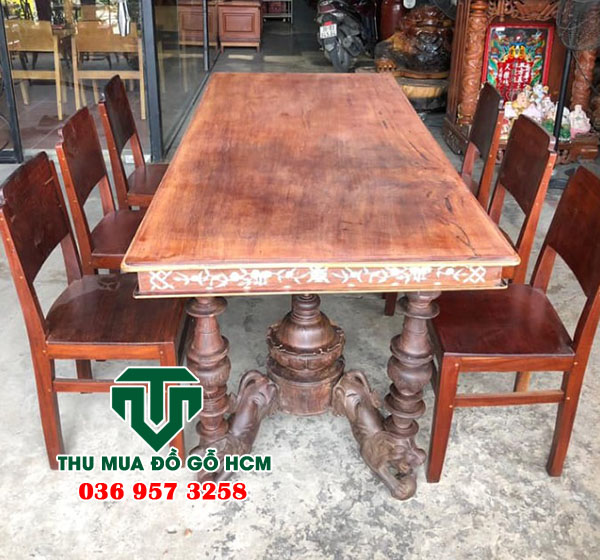 Bộ bàn ghế được làm mộng ngày xưa 