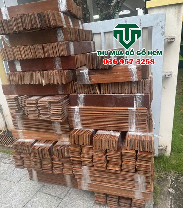 Khách hàng bán ván sàn gỗ cũ cho chúng tôi