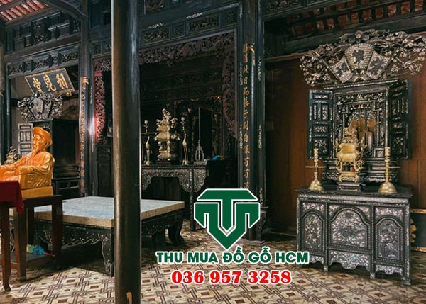Ngồi nhà giá trị thực sự khi trưng bày nhiều món đồ gỗ quý hiếm