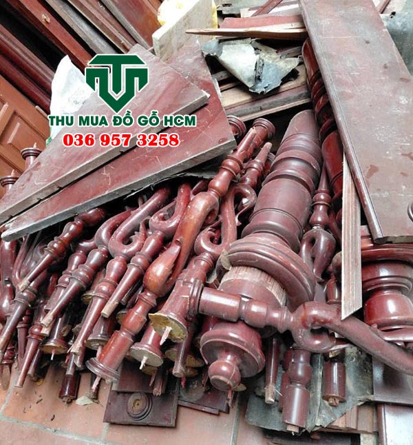 Tháo dỡ con tiện cầu thang cũ gỗ hương 