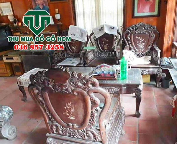 Khách hàng chuyển nhà cần bán bộ bàn ghế gỗ cũ 