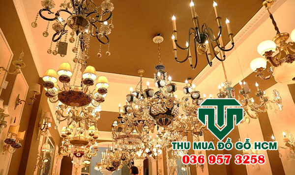 Cửa hàng thu mua đèn chùm cũ xưa của chúng tôi 