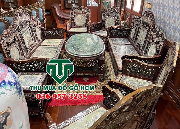Bộ bàn ghế gỗ xưa cổ được định giá cao từ chúng tôi  