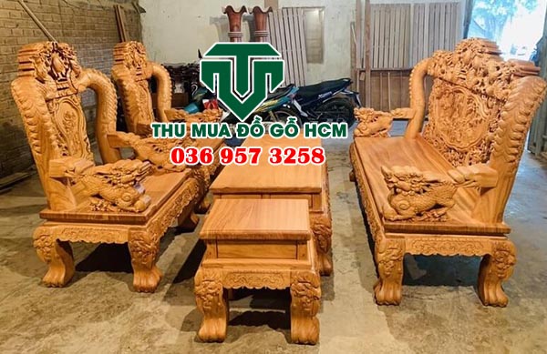 Bộ bàn ghế gỗ đỏ chạm khắc tinh tế