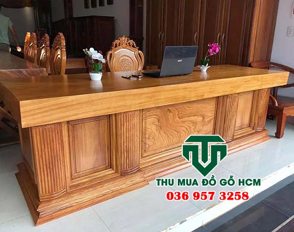 Bộ bàn làm việc làm từ chất liệu gỗ đỏ