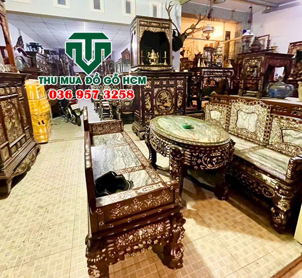 Kho dự trữ khi thu mua bàn ghế gỗ cũ xưa tại quận 3  