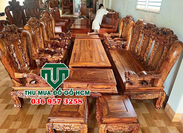 Cửa hàng mua bán bàn ghế gỗ cũ tại quận 4 của chúng tôi  