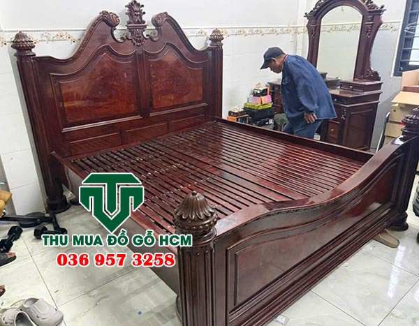 Chúng tôi khảo sát để thu mua giường tủ bàn ghế gỗ cũ của nhà dân  